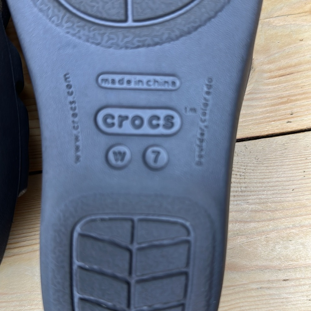 CROCS Dark Gray Strappy Sandals Sz 7W - Picture 4 of 7